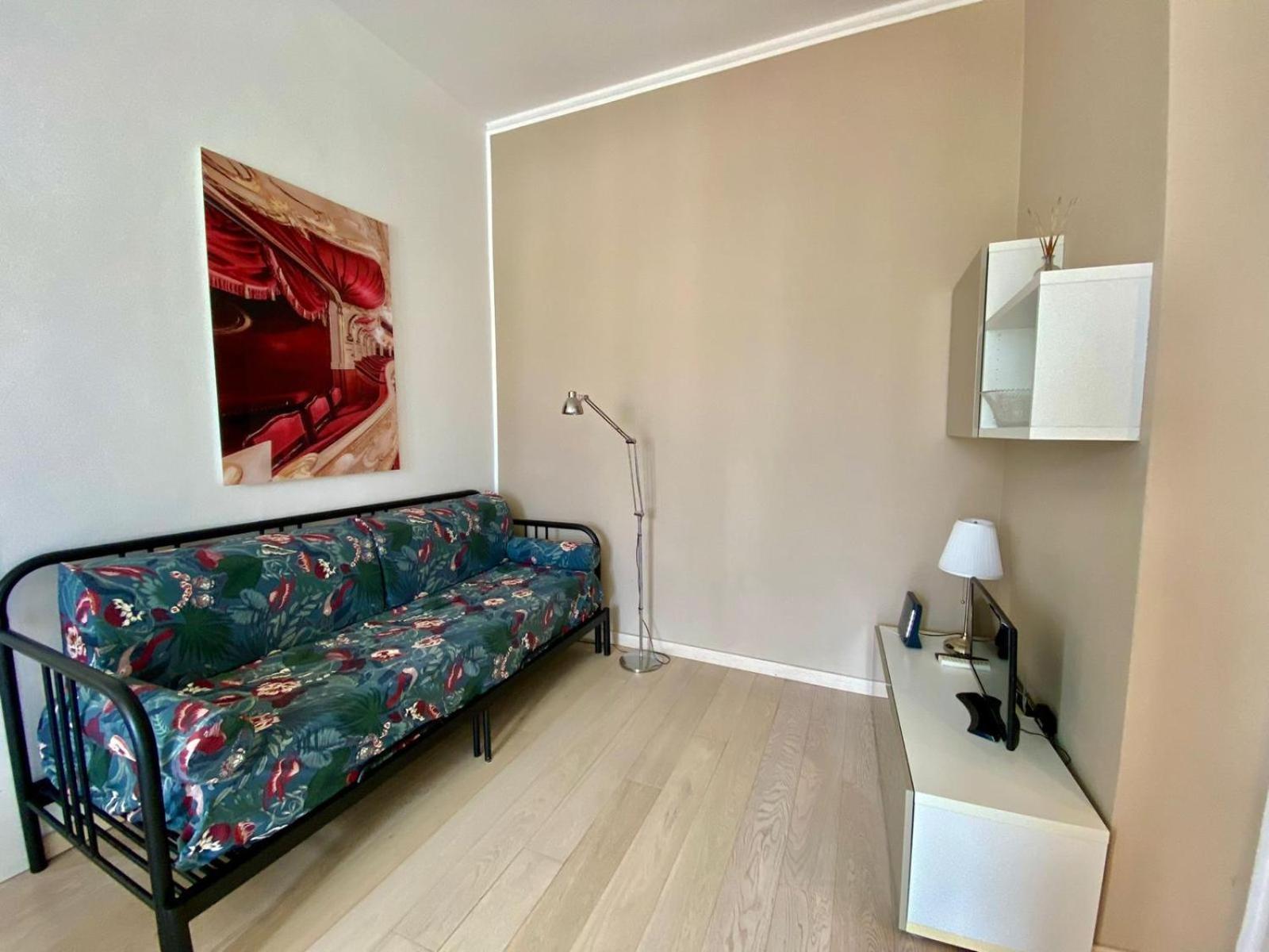 Piazzale Susa Bright Flat Con Veranda Milan Exterior photo